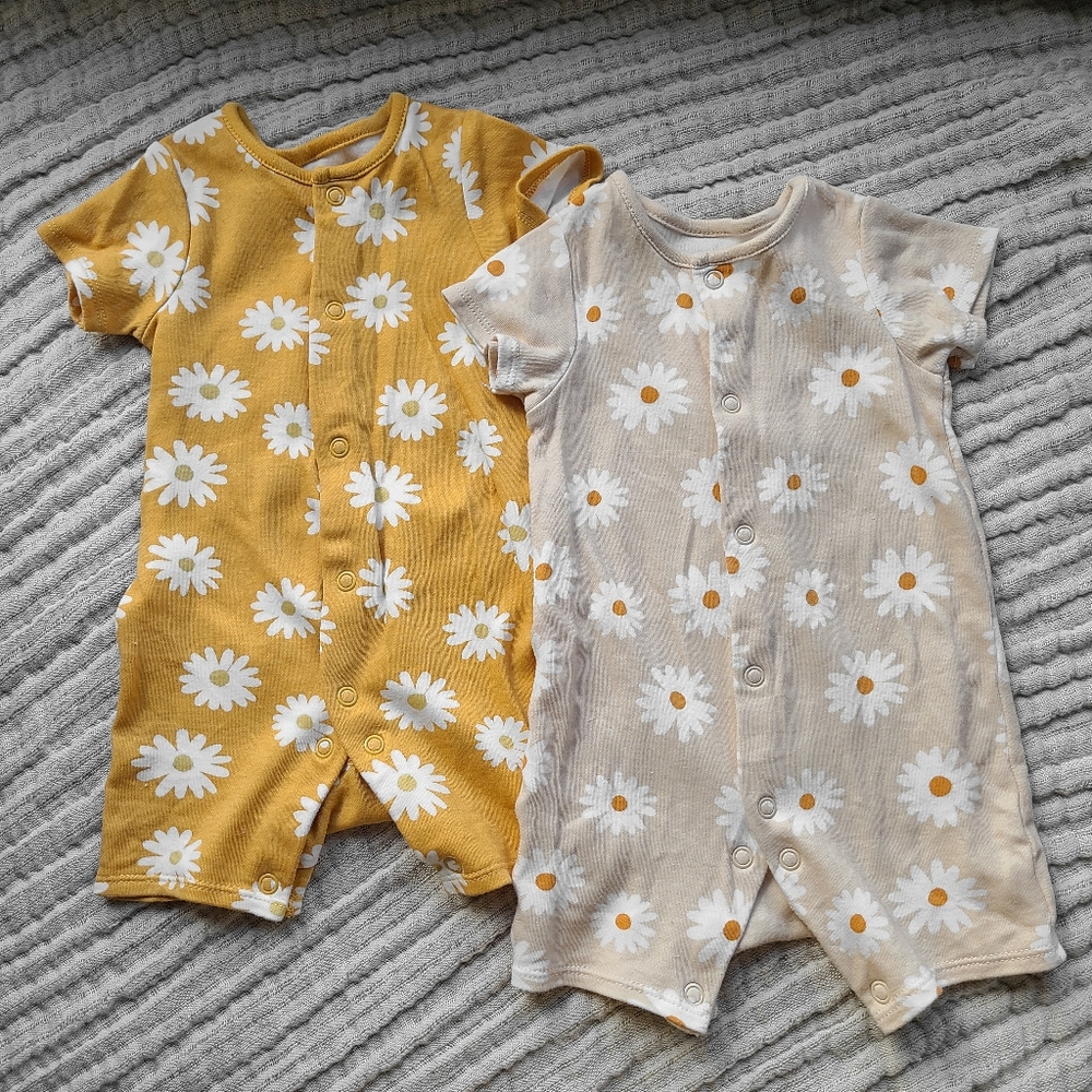 Set of 2 daisy rompers
